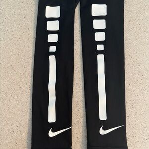 Nike Men’s Black and White Pro Elite Sleeve 2.0